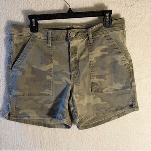 Seven7 Utility Shorts Camouflage Size 10 Green Camo Mid Rise Casual Cargo Style